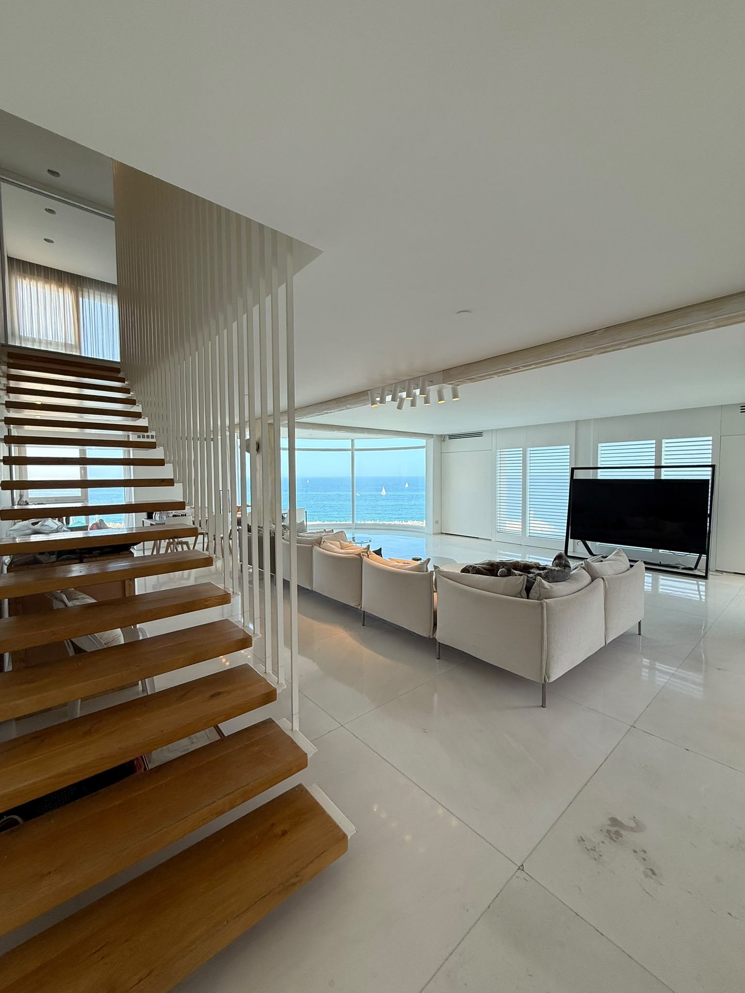 Penthouse for rent in Herzliya Marina — Luxury Penthouse with Breathtaking Sea Views